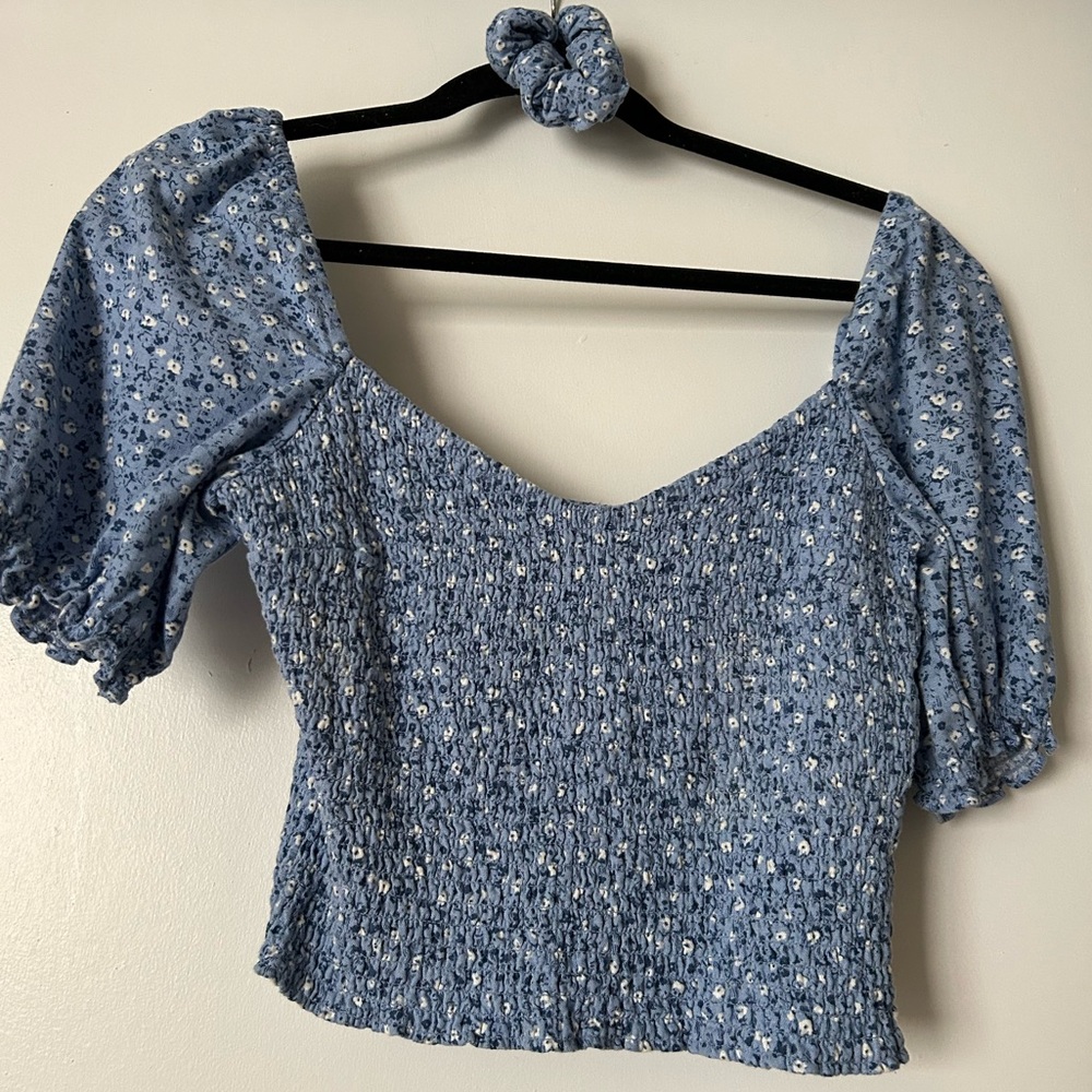 Abercrombie ruched puff sleeve top + matching scrunchie